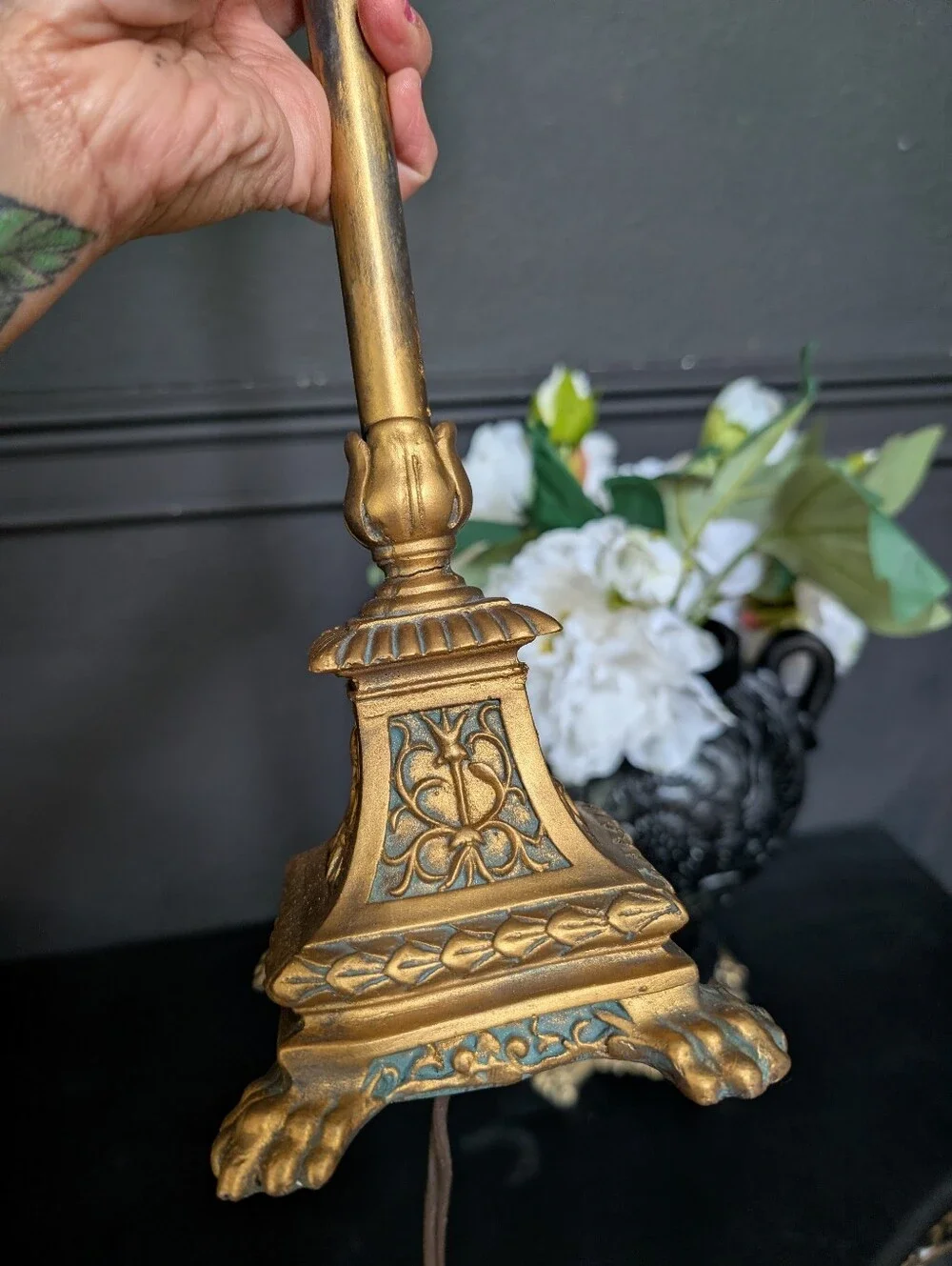 Vintage Hollywood Regency Neoclassical Gold Gilt Table Lamp Paw Foot Base 29”